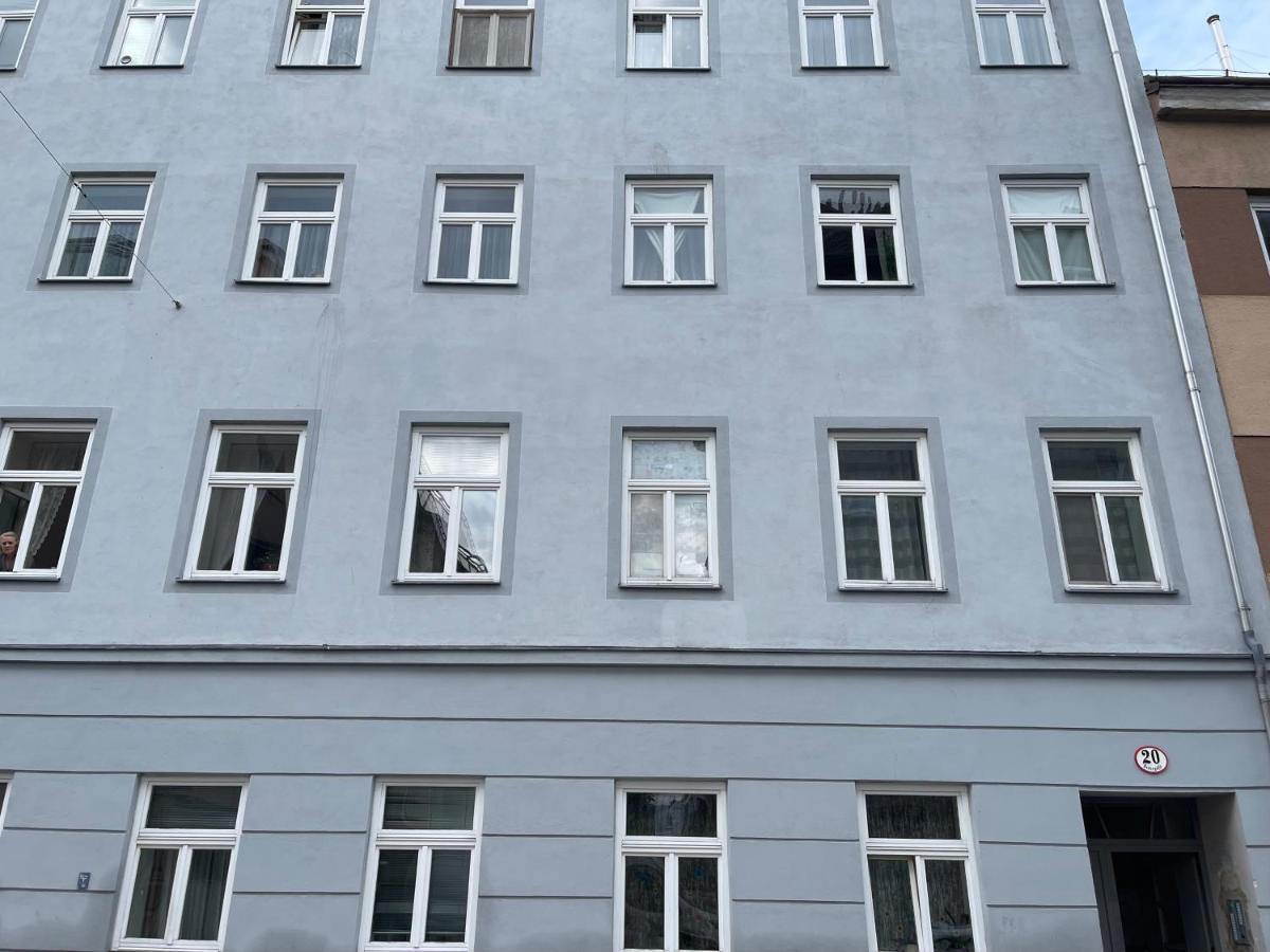 Peaceful Apartment For 4 Виена Екстериор снимка