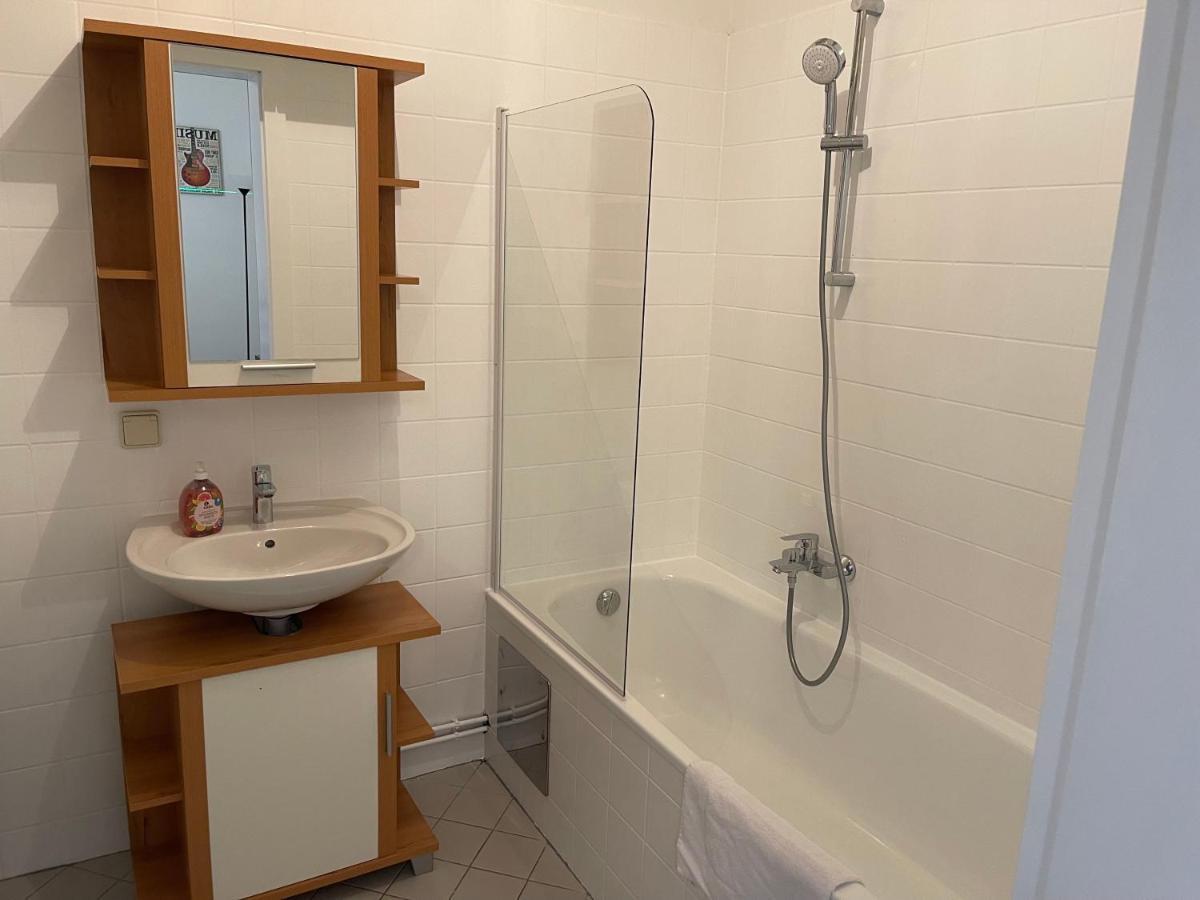 Peaceful Apartment For 4 Виена Екстериор снимка