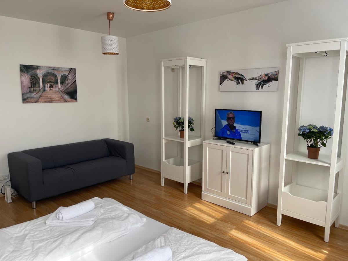 Peaceful Apartment For 4 Виена Екстериор снимка