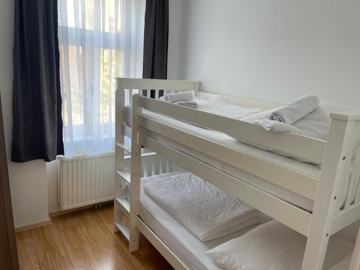 Peaceful Apartment For 4 Виена Екстериор снимка